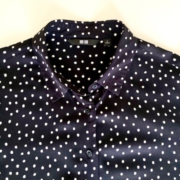 UNIQLO Black and White Polka Dot Button Down - Picture 2 of 4